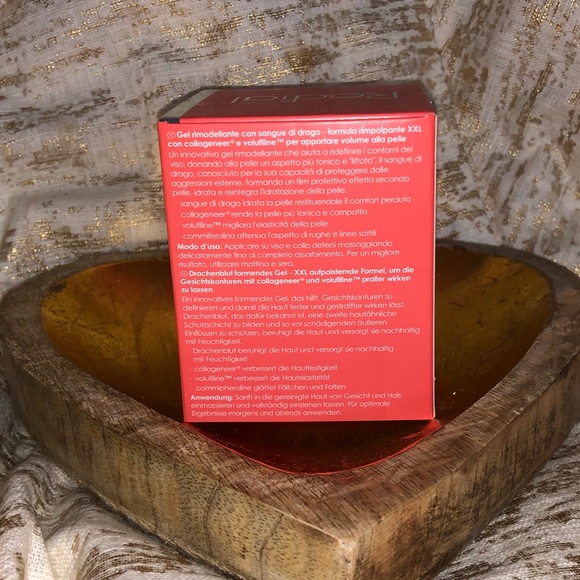 RODIAL Dragons Blood Sculpting Gel- Hydrate + Tone - Picture 5 of 7